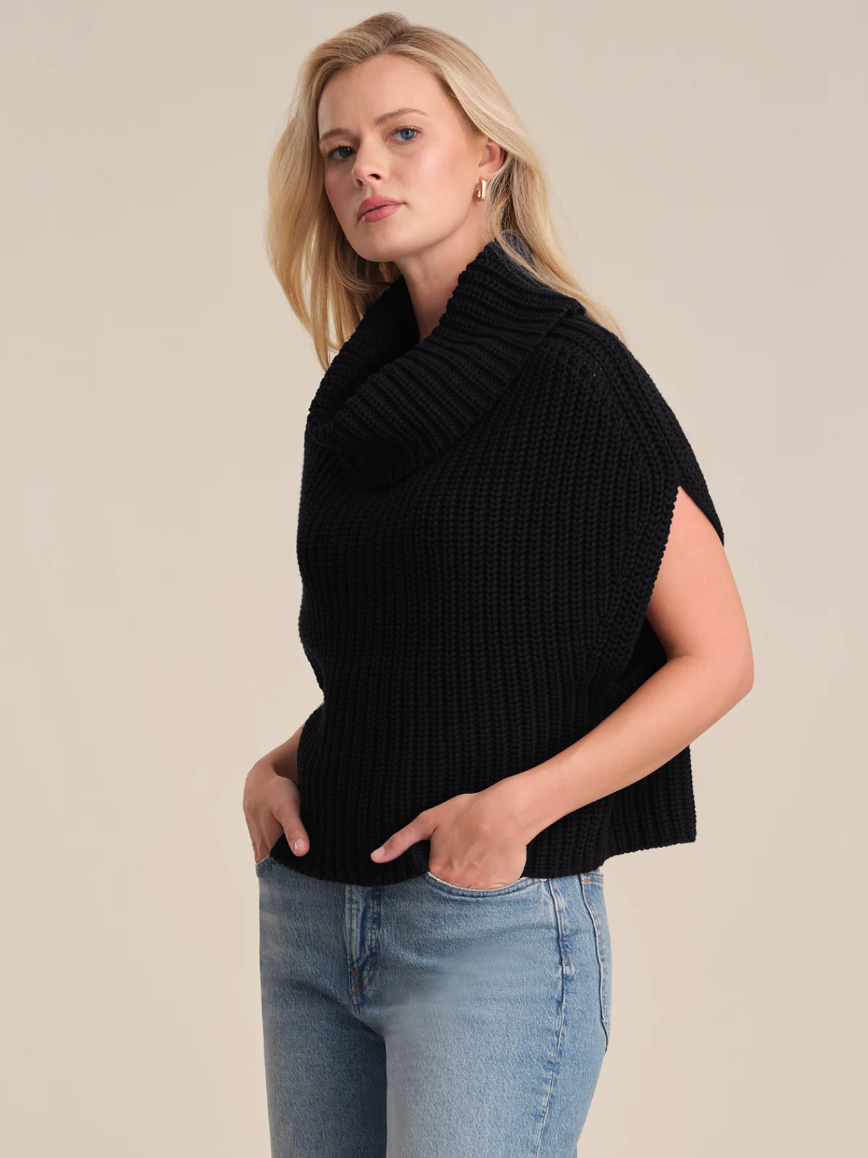 525 America Womens Sweaters Cate Sleeveless Turtleneck Sweater