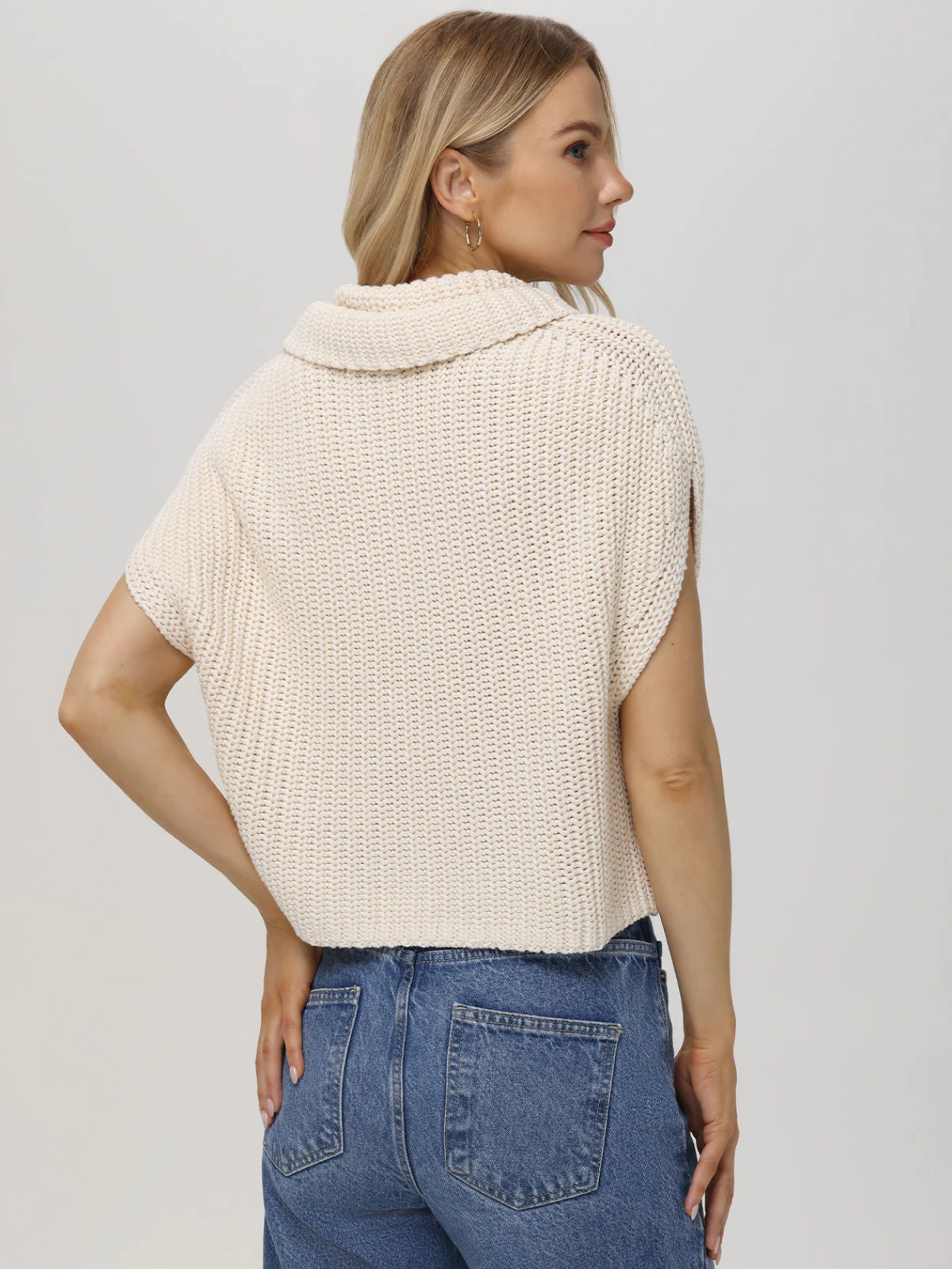525 America Womens Sweaters Cate Sleeveless Turtleneck Sweater