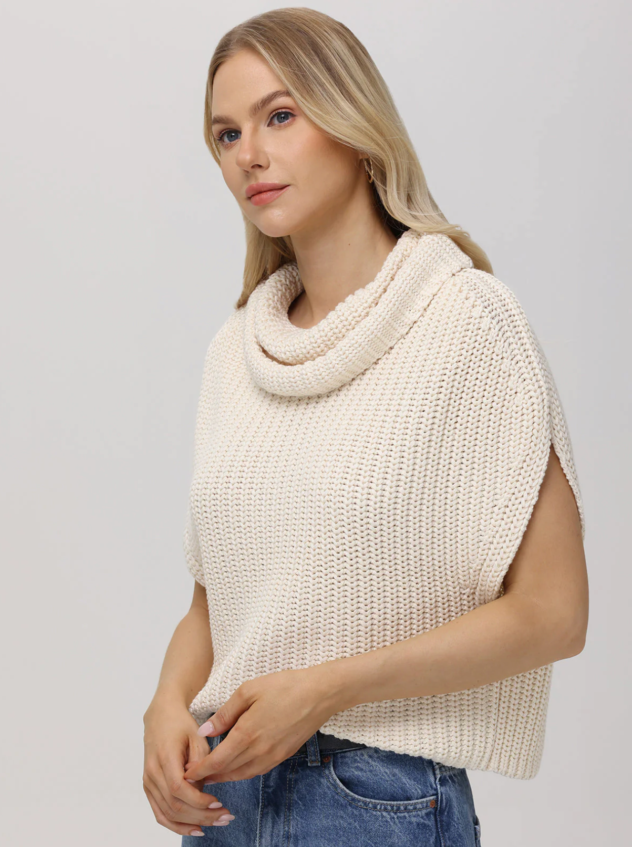 525 America Womens Sweaters Cate Sleeveless Turtleneck Sweater