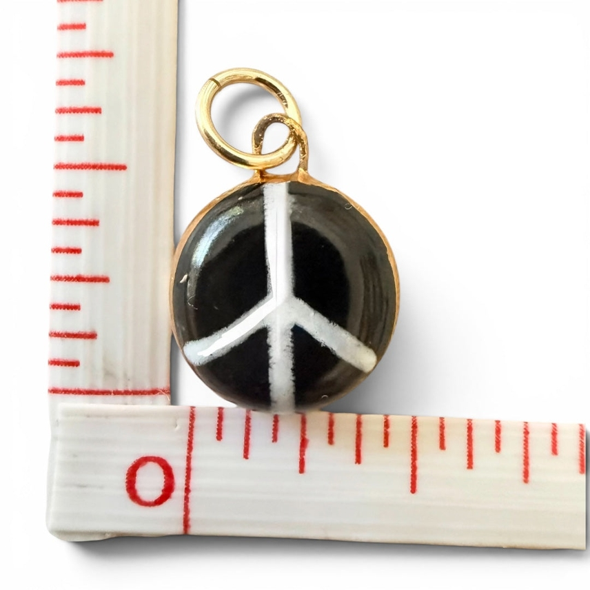 Shá Parlé Womens Jewelry B&W Peace Sign - Large Circle