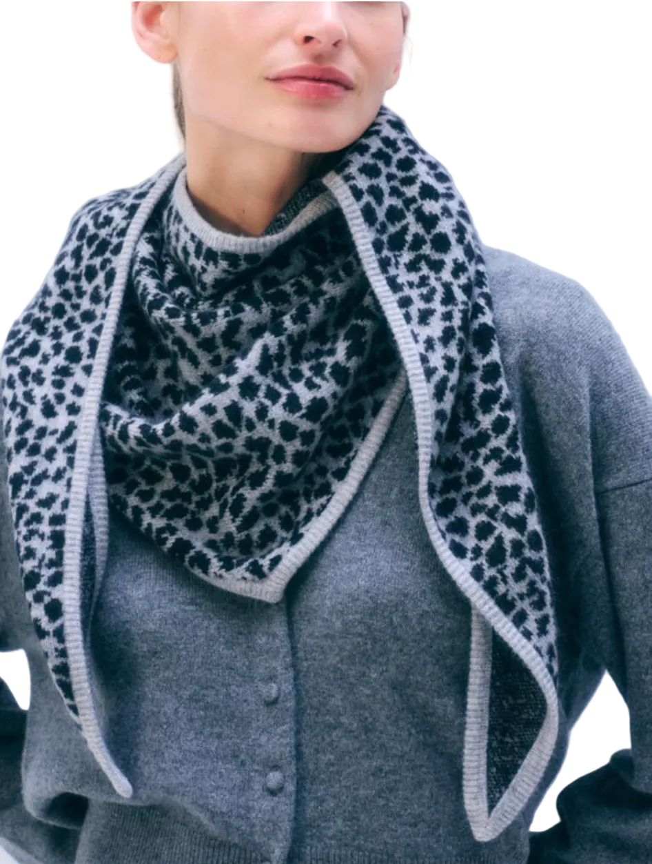 White & Warren Womens Sweaters - Cashmere Grey Heather/Black Cashmere Leopard Neckerchief
